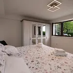 아파트 Lara - Private Parking And Garden *