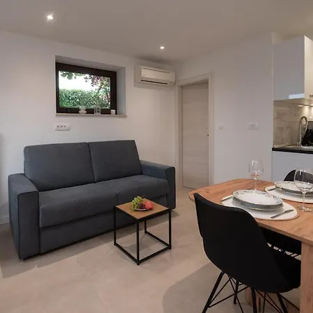 Lara - Private Parking&garden Kovacic