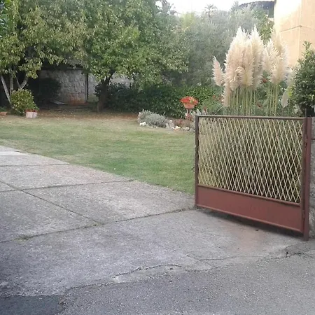 Lara - Private Parking And Garden Kovacic