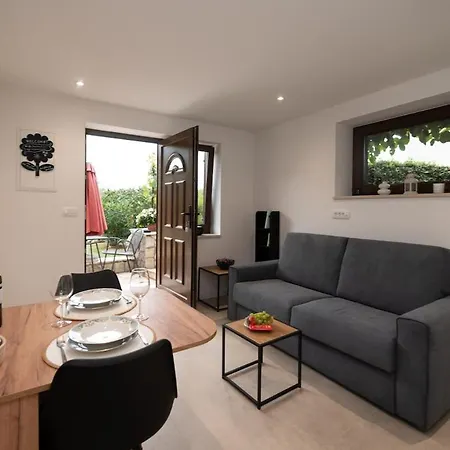 Lara - Private Parking&garden * Kovacic