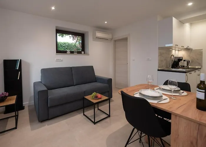 Lara - Private Parking And Garden Kovacic