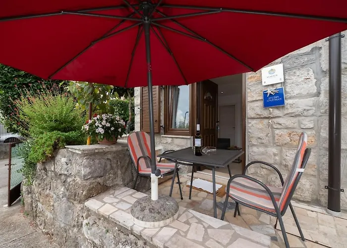 아파트 Lara - Private Parking And Garden Kovacic