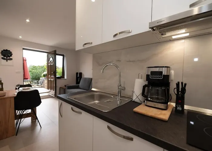 Lara - Private Parking And Garden *