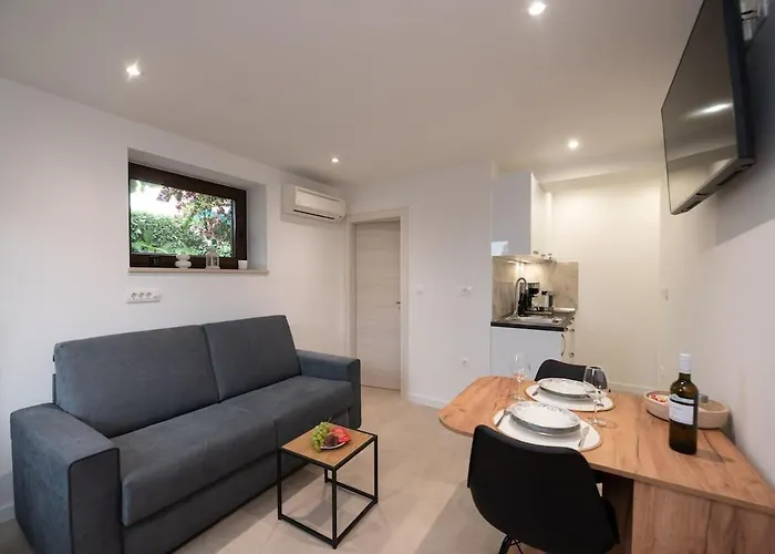 Lara - Private Parking And Garden 아파트 Kovacic