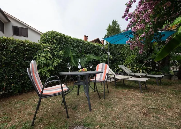 아파트 Lara - Private Parking And Garden Kovacic