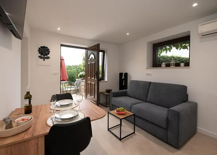 Lara - Private Parking And Garden * Kovacic